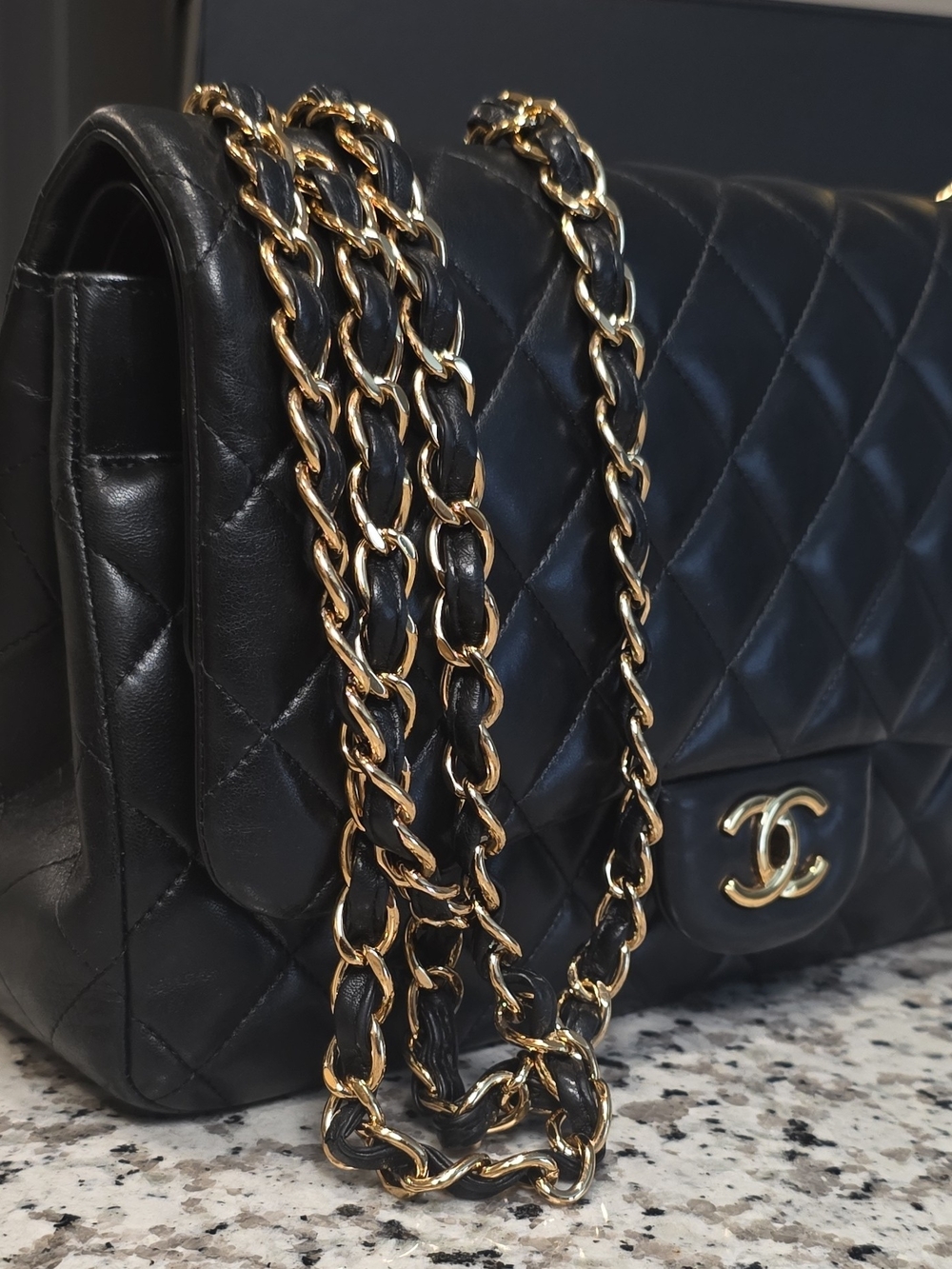 Chanel Quilted Classic Flap Bag in Black with Gold Chain - Picture 2 of 16